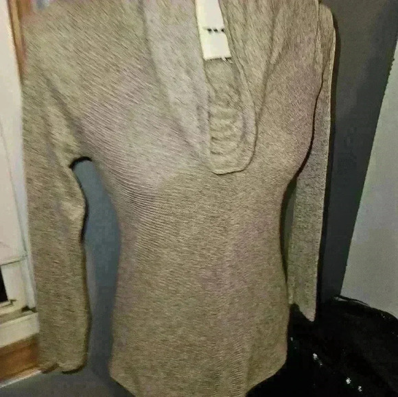 By & By Womans Top Size XS - Picture 2 of 11